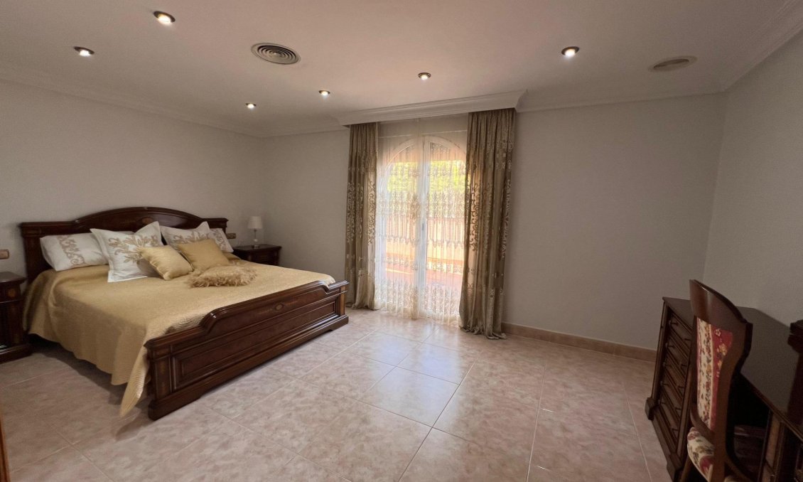 Resale - Villa -
Callosa de Segura - Callosa De Segura