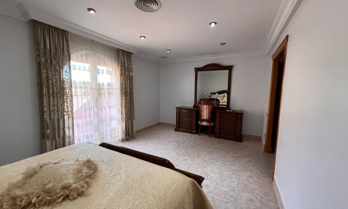 Resale - Villa -
Callosa de Segura - Callosa De Segura