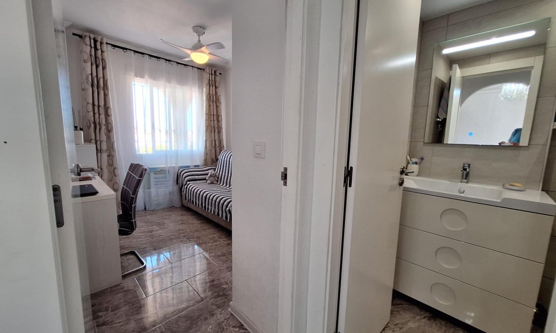 Wiederverkauf - Wohnung -
Orihuela Costa - La Zenia