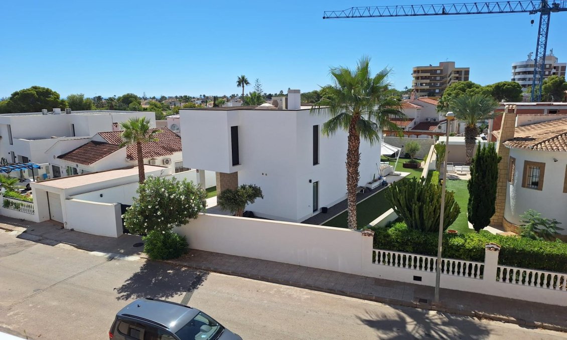 Wiederverkauf - Wohnung -
Orihuela Costa - La Zenia