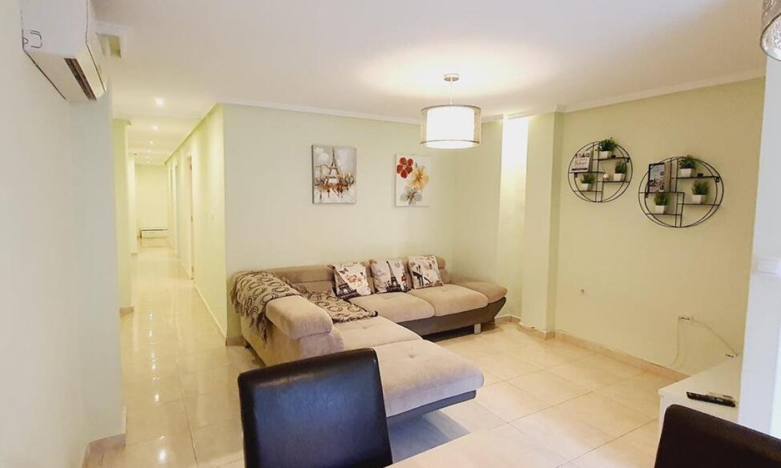 Resale - Apartment -
Torrevieja - Centro