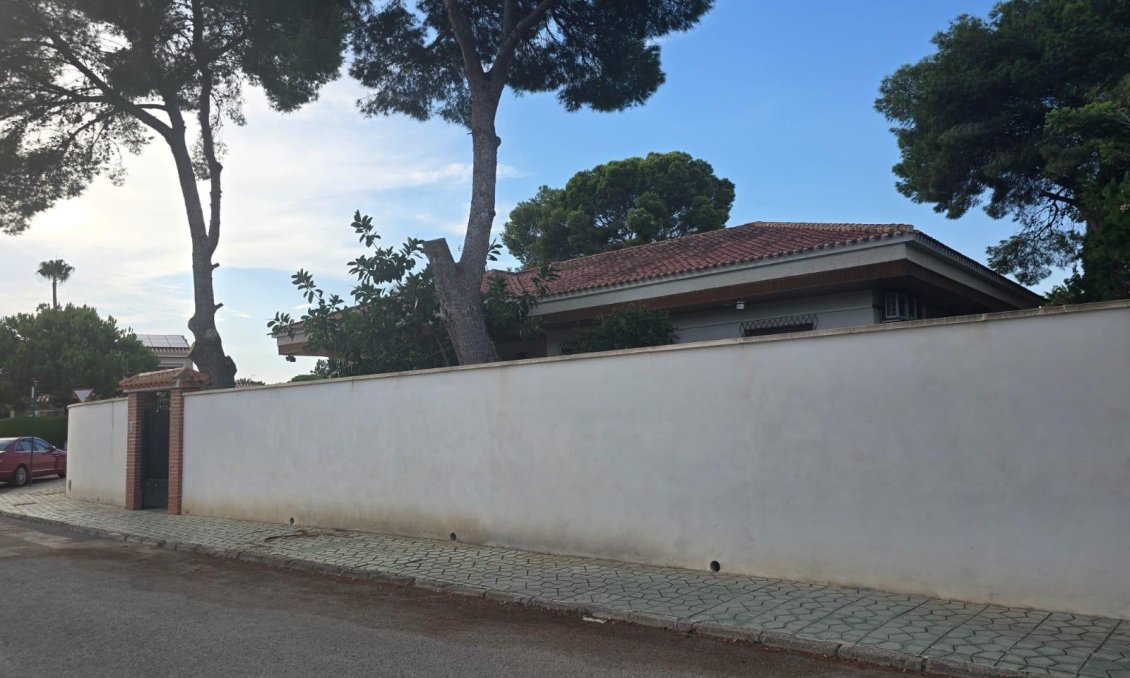Revente - Villa -
Orihuela Costa - Campoamor