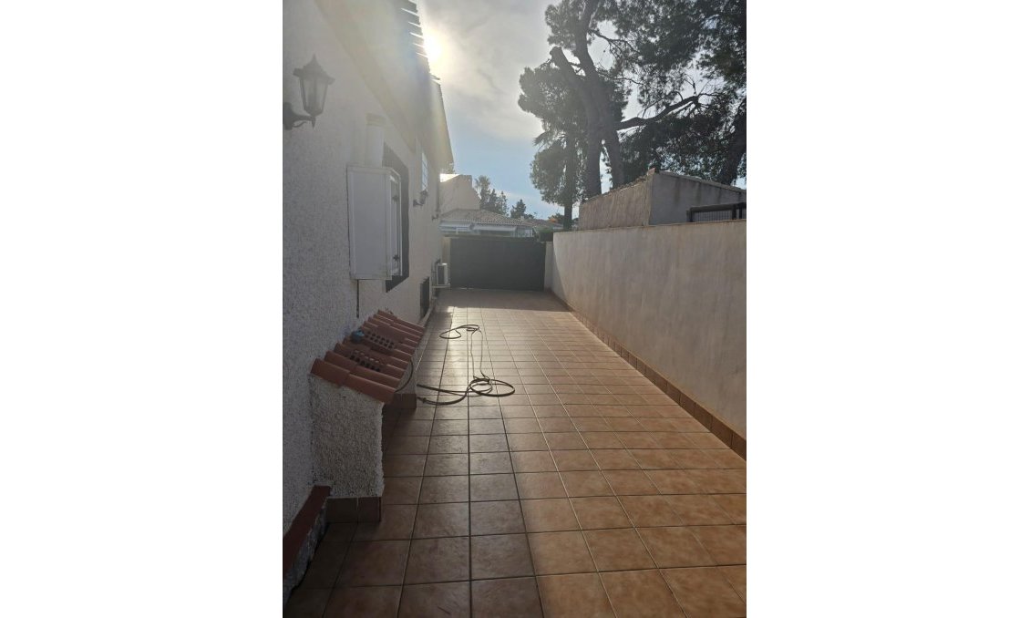 Revente - Villa -
Orihuela Costa - Campoamor