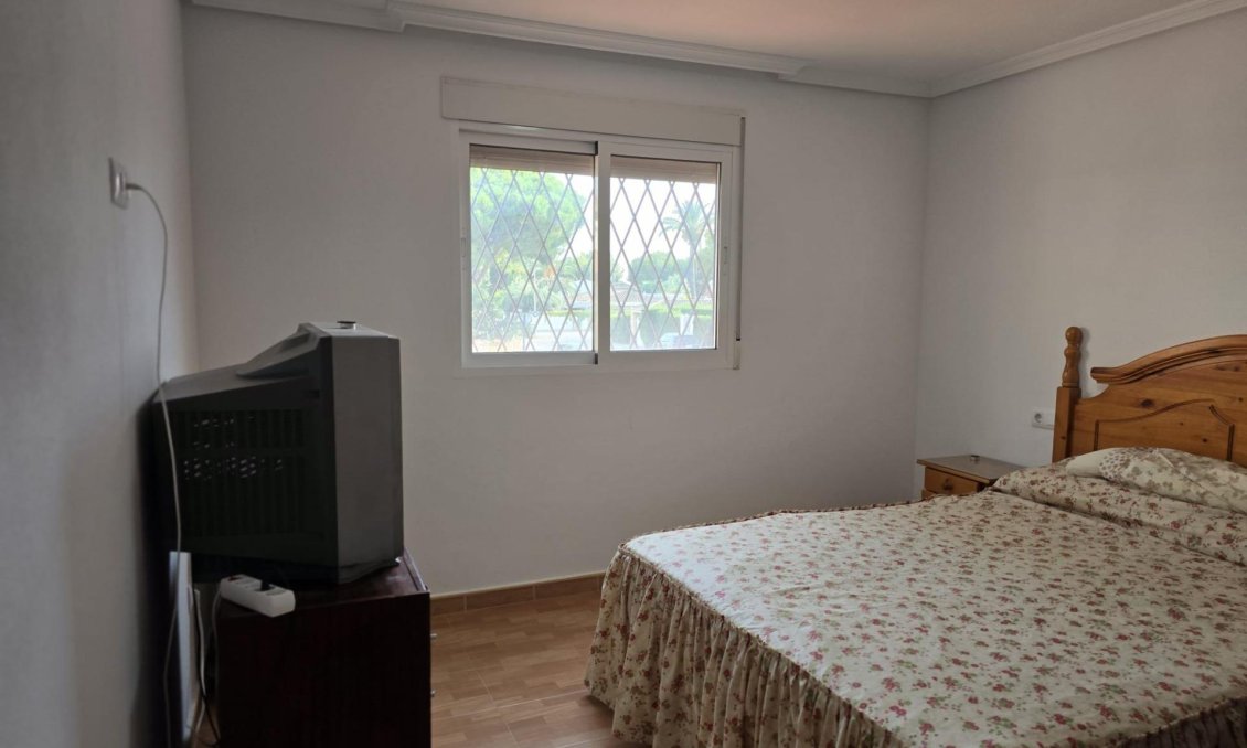 Revente - Villa -
Orihuela Costa - Campoamor