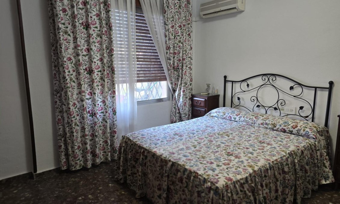 Revente - Villa -
Orihuela Costa - Campoamor