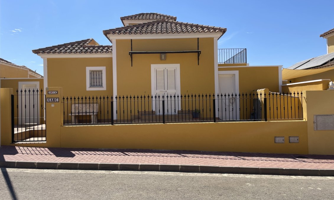 Wiederverkauf - Villa -
Mazarron Country Club - Inland