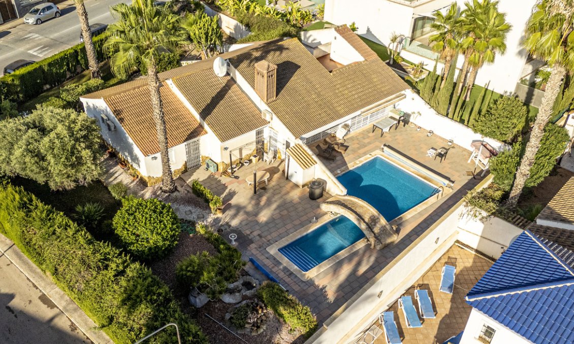 Revente - Villa -
Orihuela