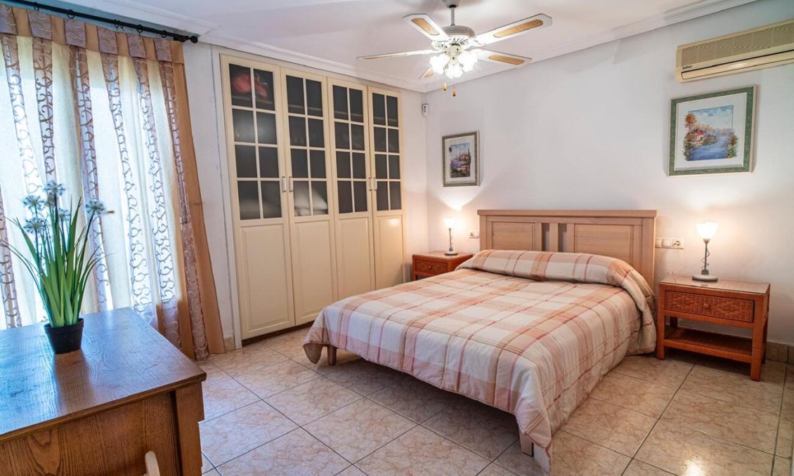 Revente - Villa -
Orihuela