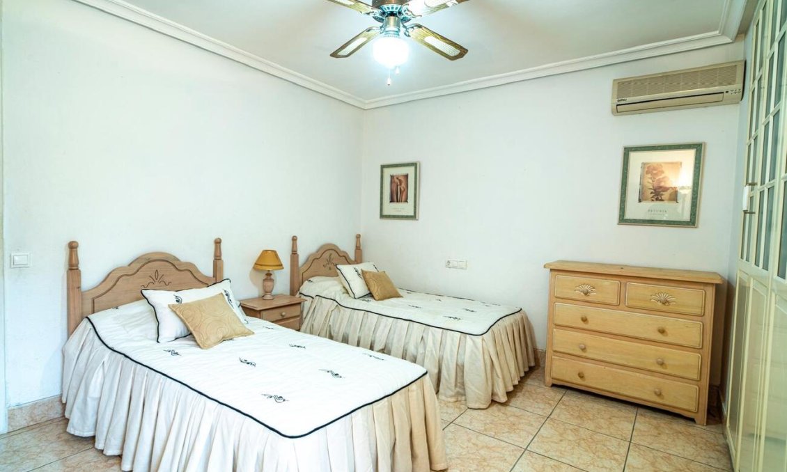 Revente - Villa -
Orihuela