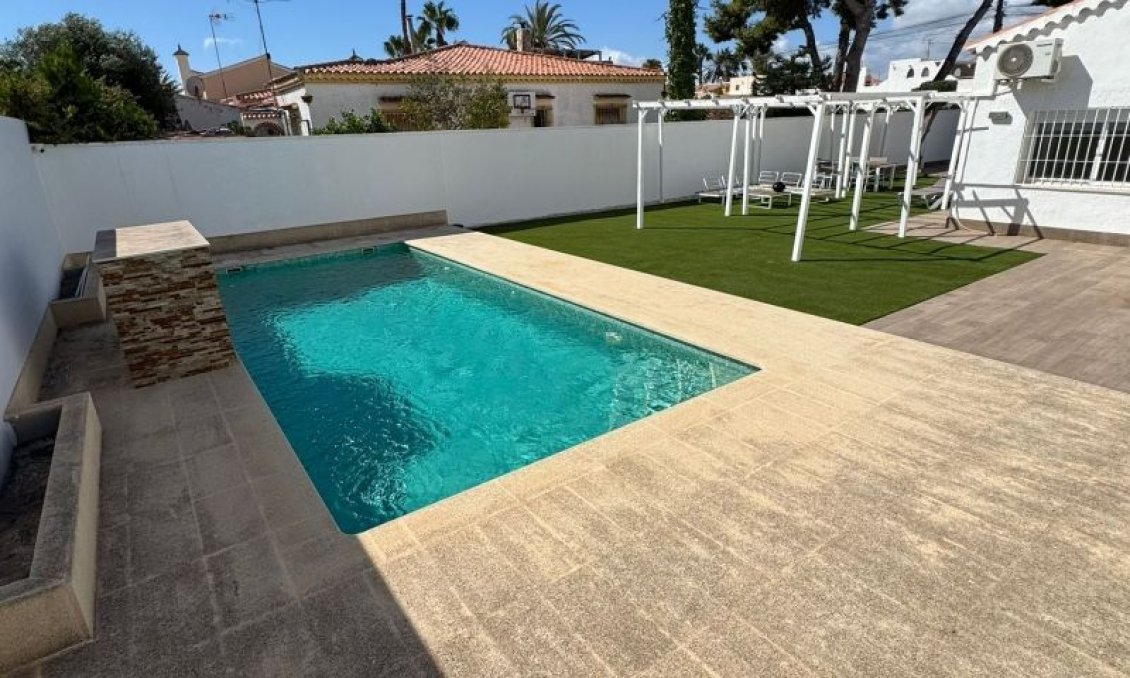 Resale - Villa -
Torrevieja - Costa Blanca