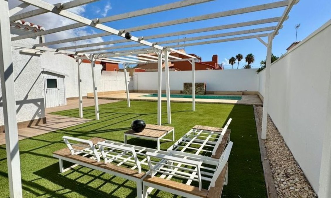 Resale - Villa -
Torrevieja - Costa Blanca