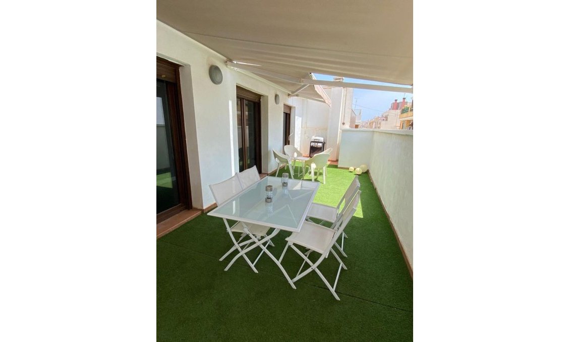 Wiederverkauf - Villa -
Torrevieja - Centro - Muelle Pesquero