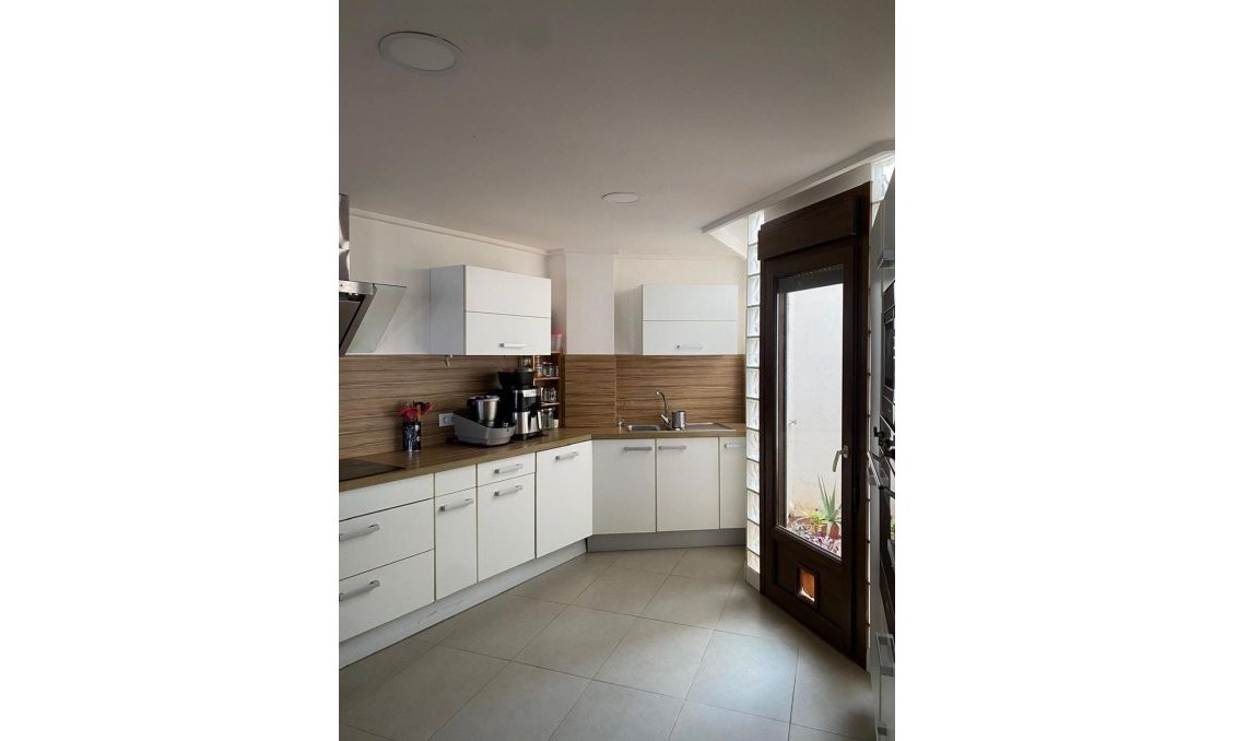 Wiederverkauf - Villa -
Torrevieja - Centro - Muelle Pesquero