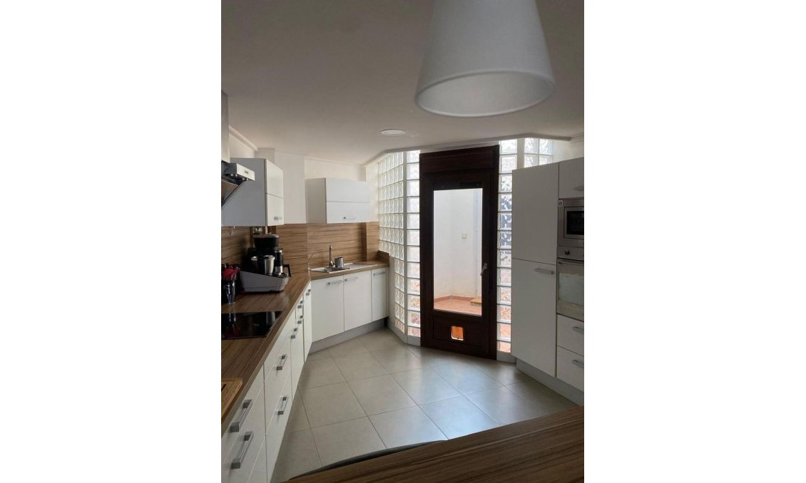 Wiederverkauf - Villa -
Torrevieja - Centro - Muelle Pesquero