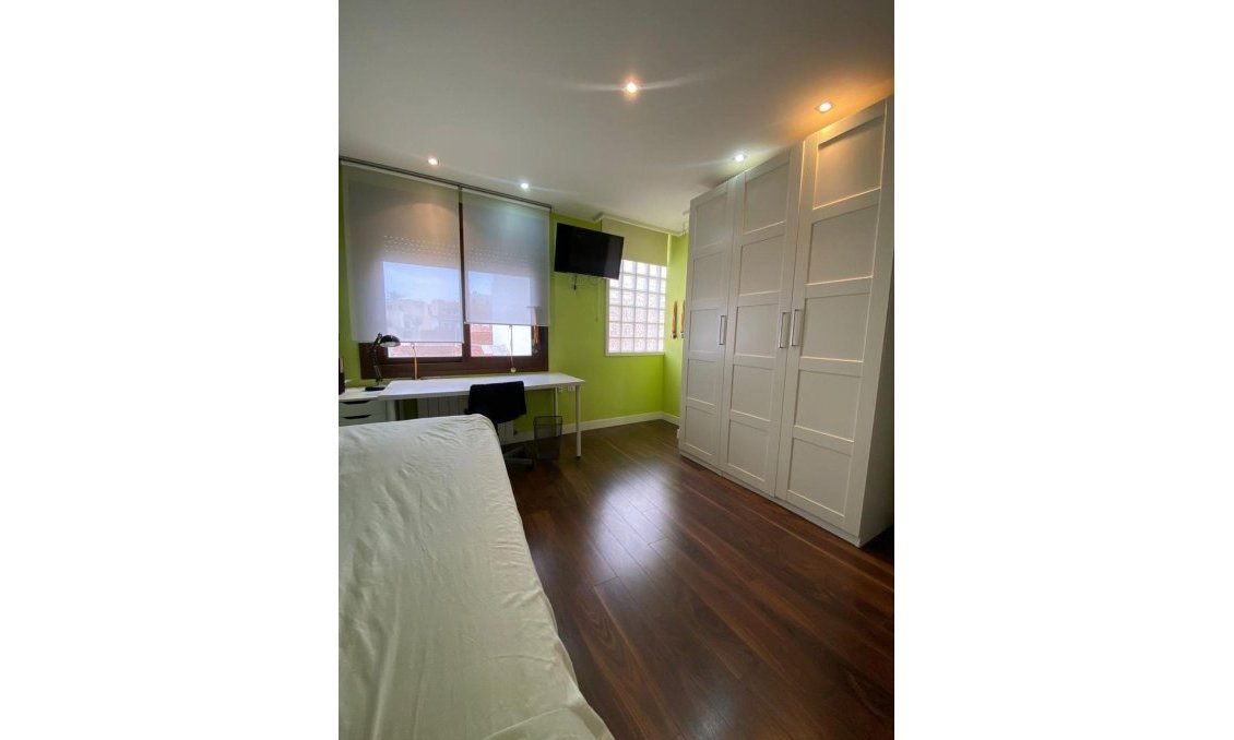 Wiederverkauf - Villa -
Torrevieja - Centro - Muelle Pesquero