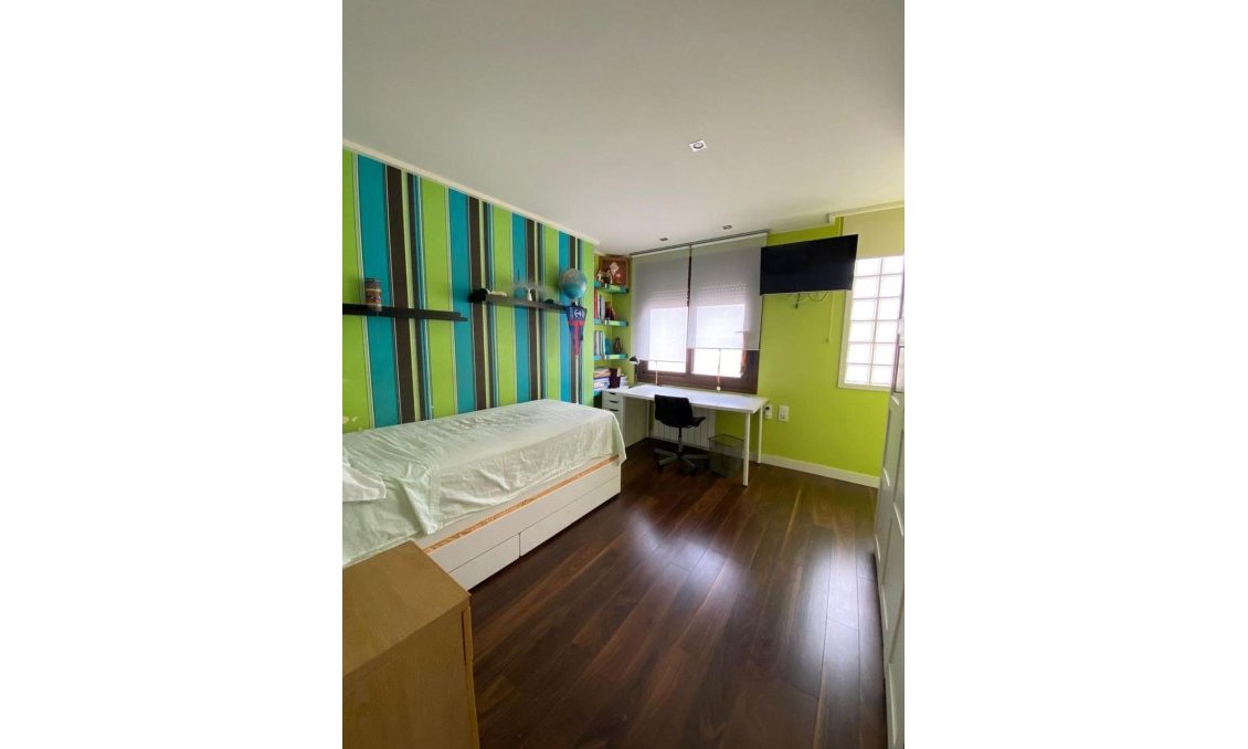 Wiederverkauf - Villa -
Torrevieja - Centro - Muelle Pesquero