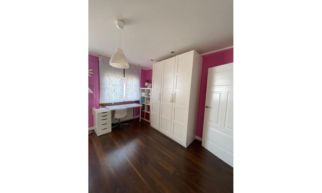 Wiederverkauf - Villa -
Torrevieja - Centro - Muelle Pesquero