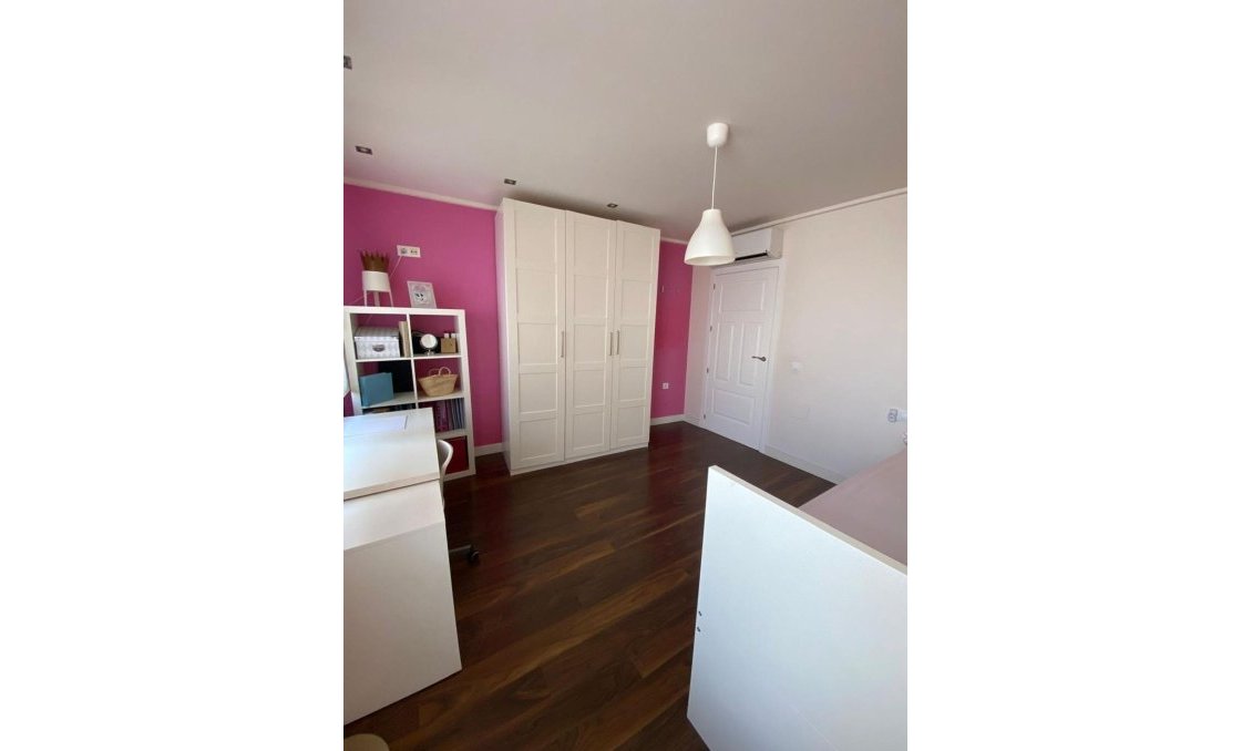 Wiederverkauf - Villa -
Torrevieja - Centro - Muelle Pesquero