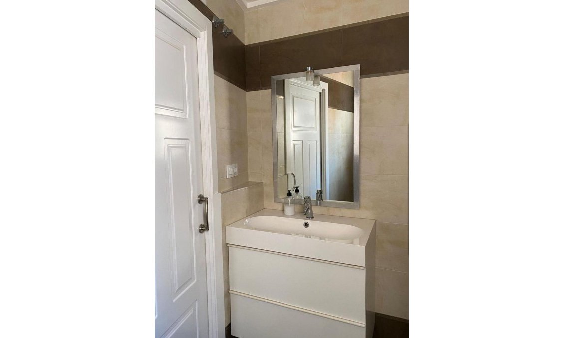 Wiederverkauf - Villa -
Torrevieja - Centro - Muelle Pesquero