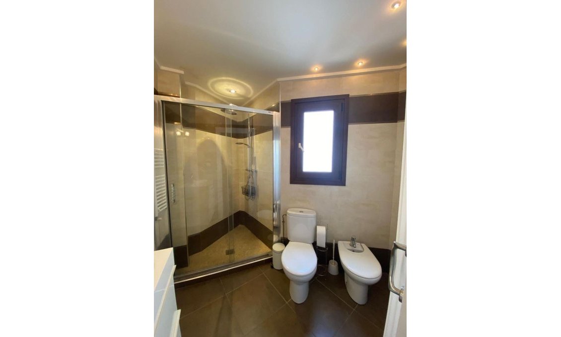 Wiederverkauf - Villa -
Torrevieja - Centro - Muelle Pesquero