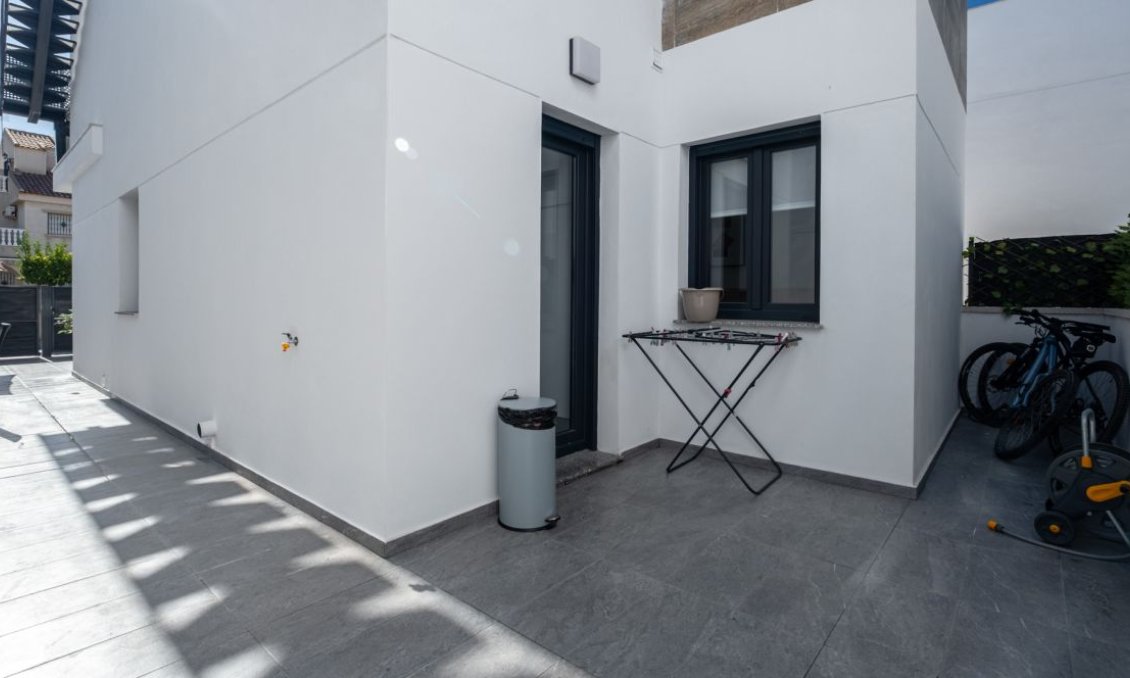 Wiederverkauf - Villa -
Torrevieja - Costa Blanca