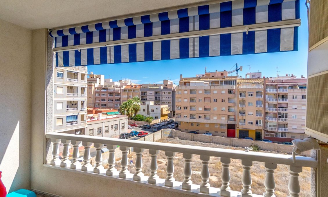 Resale - Apartment -
Torrevieja - Centro