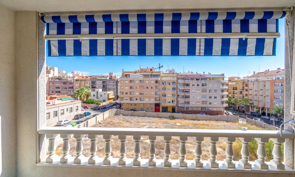 Resale - Apartment -
Torrevieja - Centro