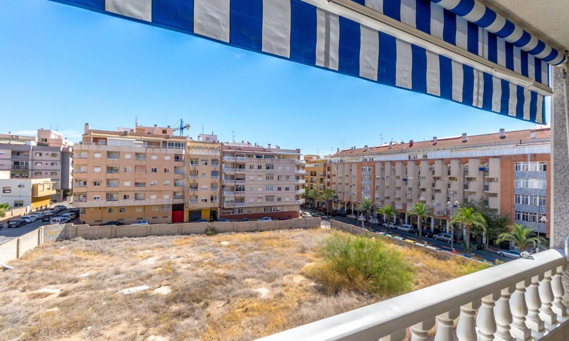 Resale - Apartment -
Torrevieja - Centro