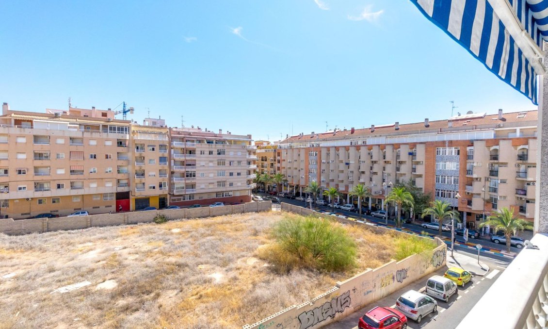 Resale - Apartment -
Torrevieja - Centro