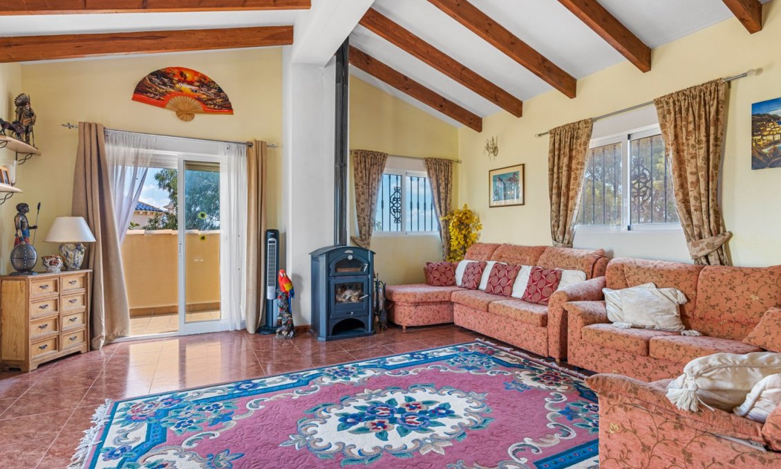 Resale - Villa -
Jacarilla - Inland