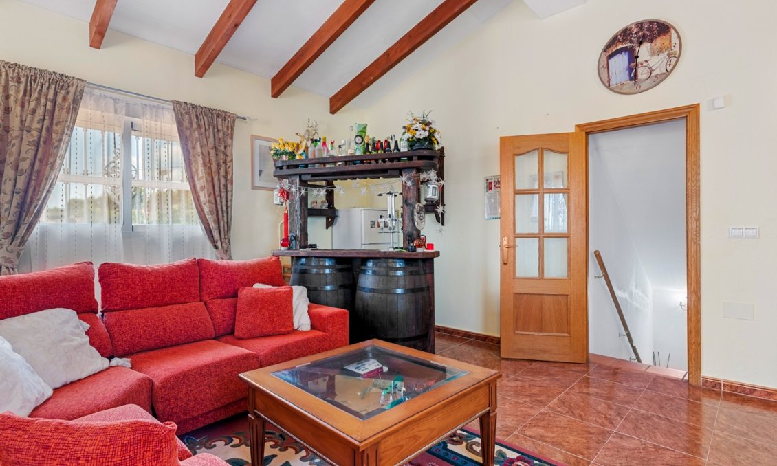 Resale - Villa -
Jacarilla - Inland