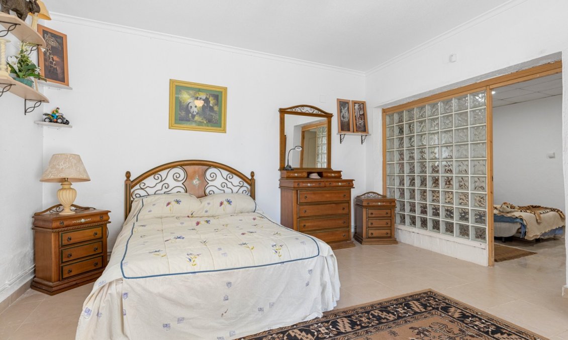 Resale - Villa -
Jacarilla - Inland