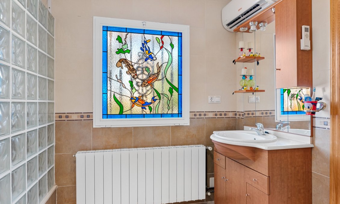 Resale - Villa -
Jacarilla - Inland