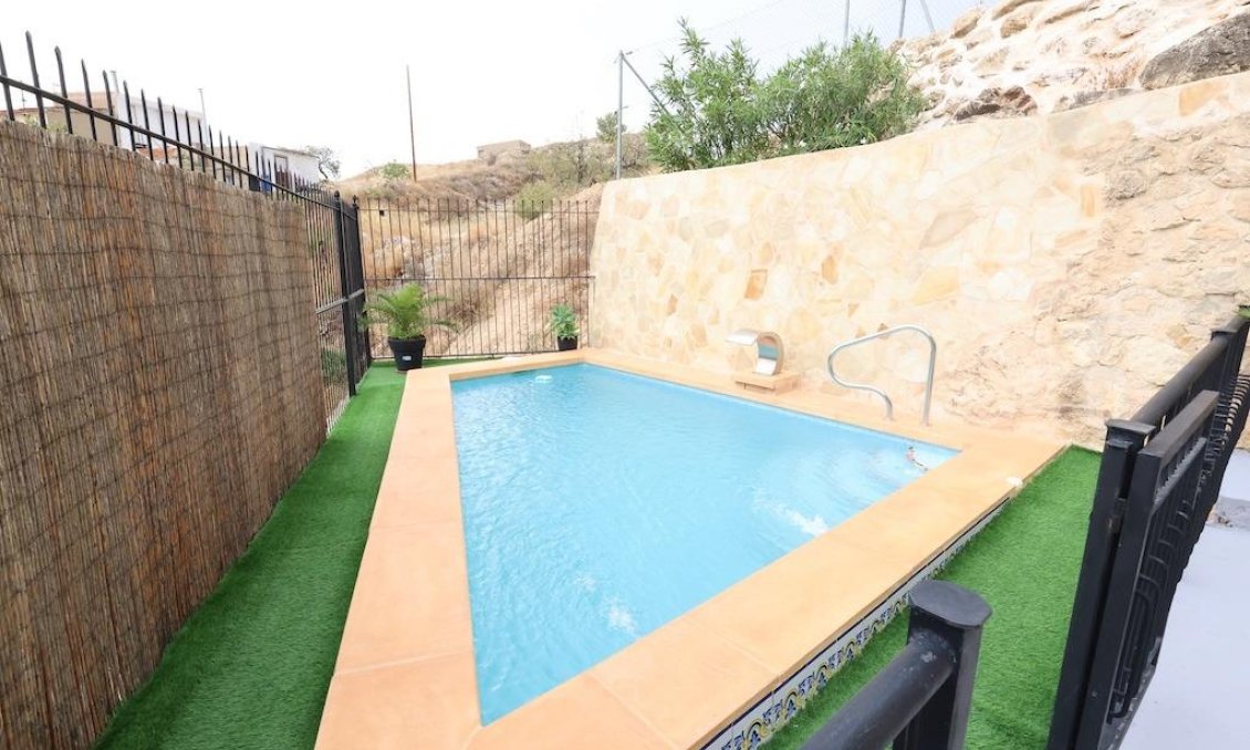 Resale - Villa -
Fortuna - Inland