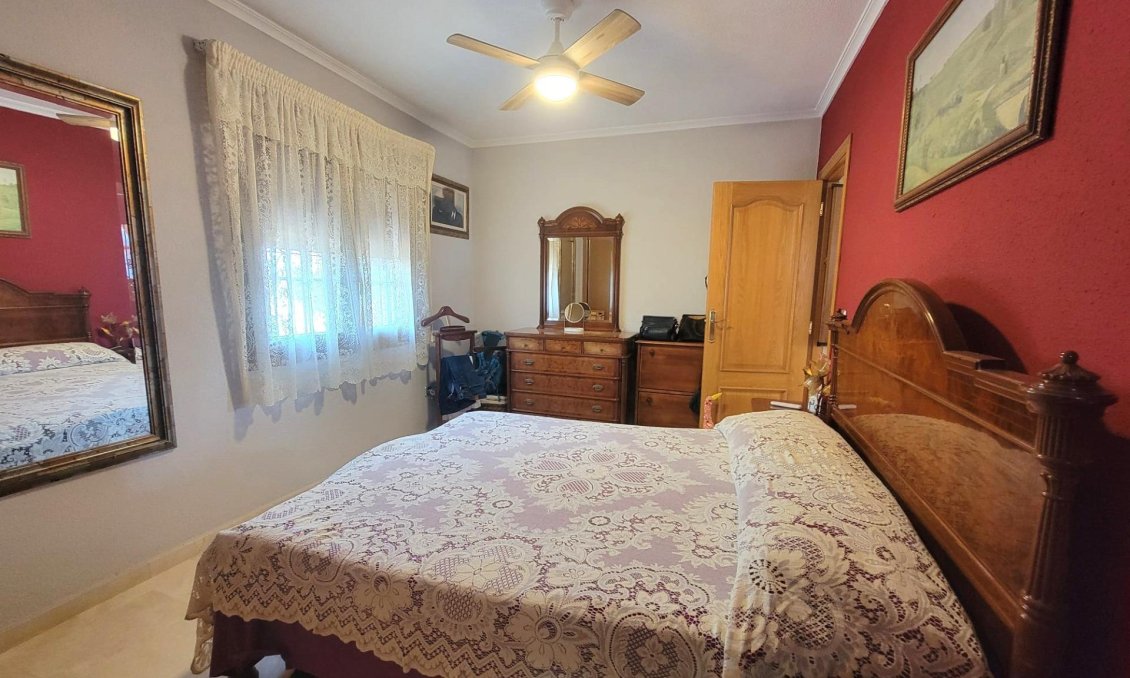 Wiederverkauf - Villa -
Torrevieja - Aguas Nuevas