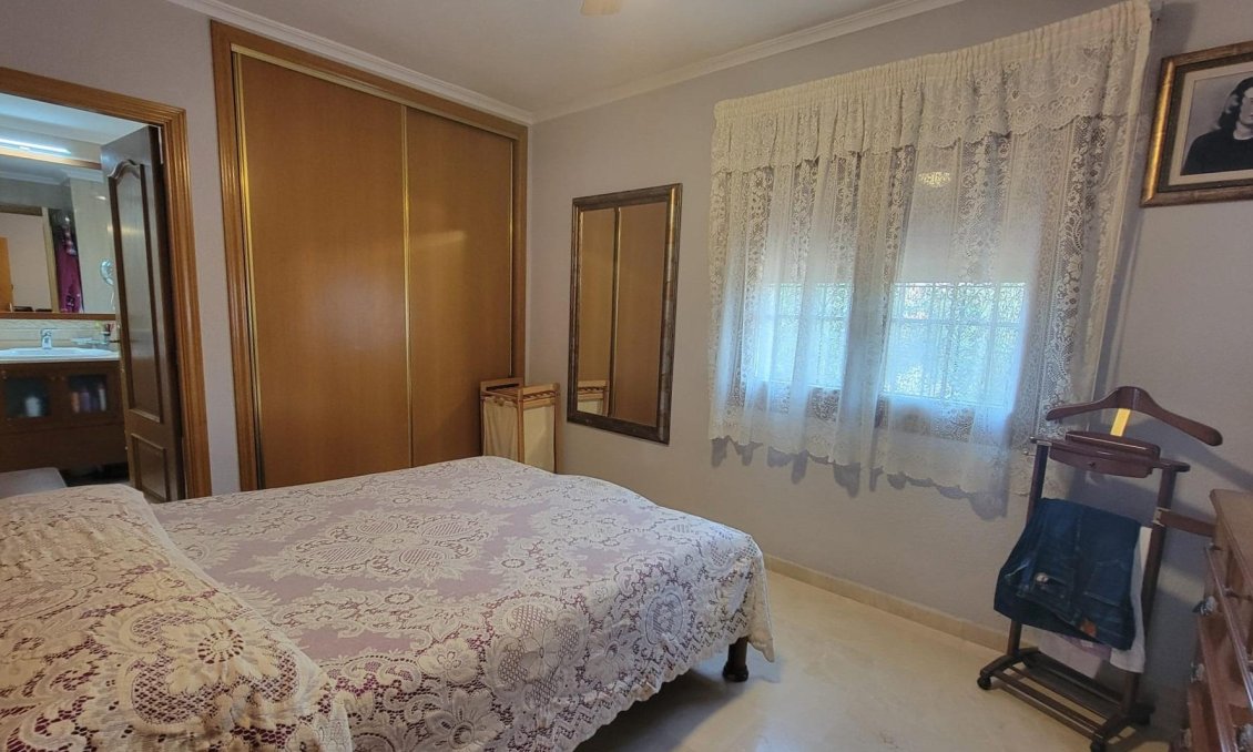 Wiederverkauf - Villa -
Torrevieja - Aguas Nuevas