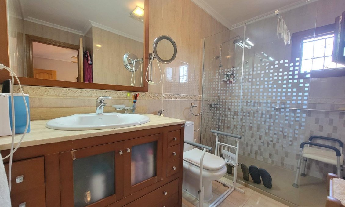 Wiederverkauf - Villa -
Torrevieja - Aguas Nuevas