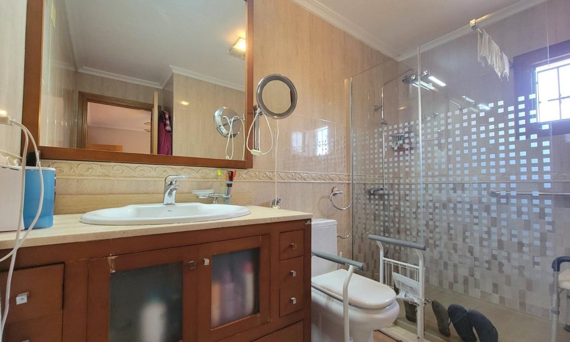 Wiederverkauf - Villa -
Torrevieja - Aguas Nuevas