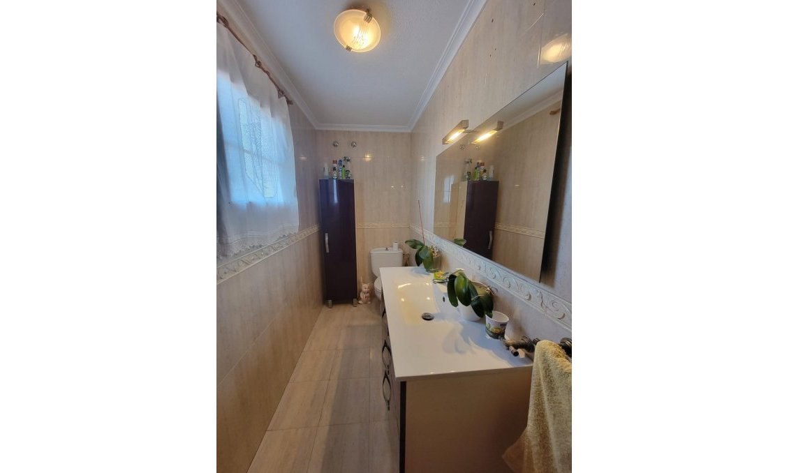 Wiederverkauf - Villa -
Torrevieja - Aguas Nuevas