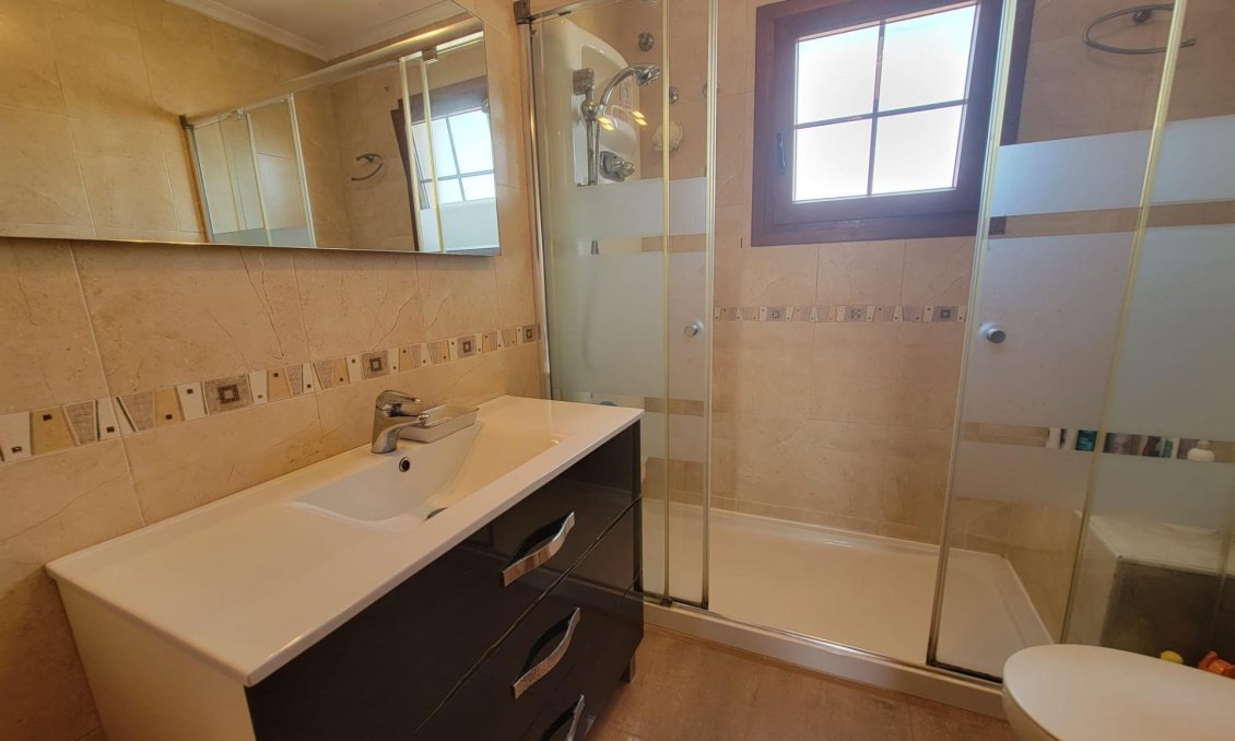 Wiederverkauf - Villa -
Torrevieja - Aguas Nuevas