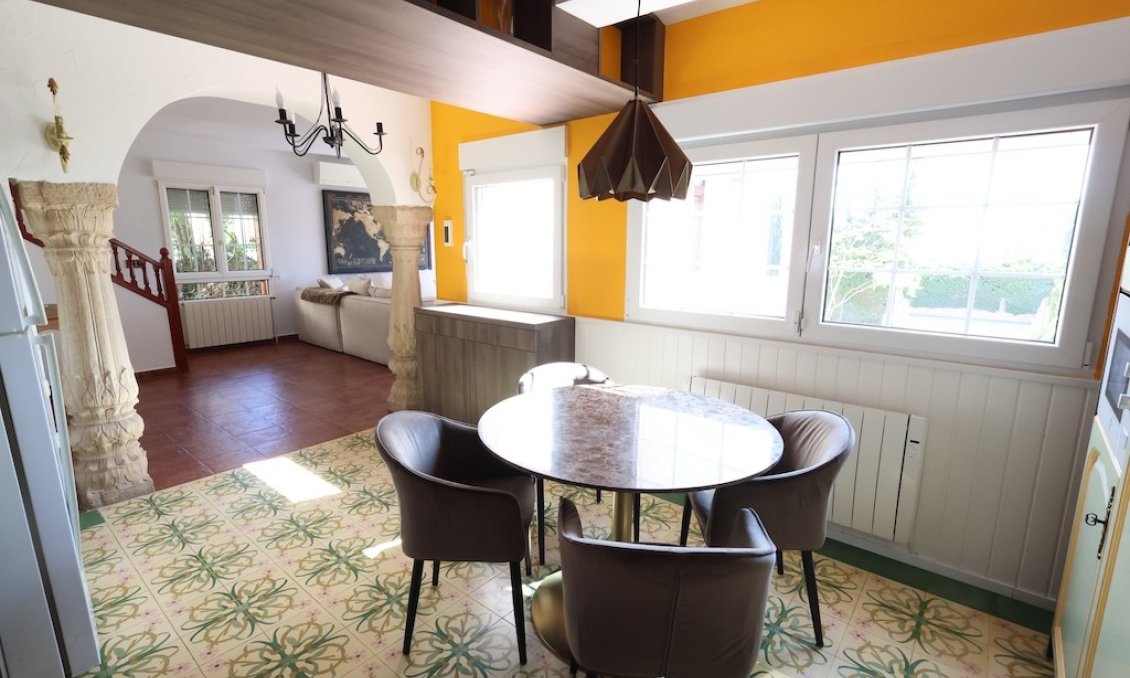 Wiederverkauf - Villa -
Villamartin - Costa Blanca