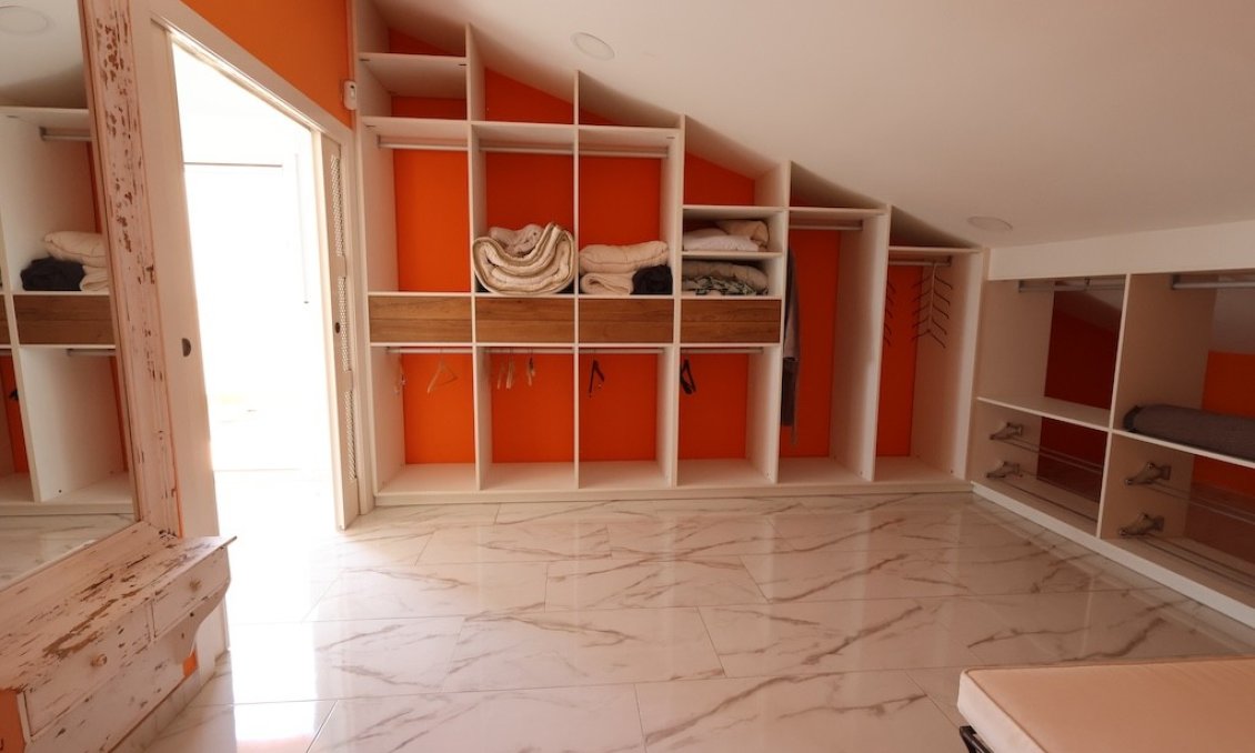 Wiederverkauf - Villa -
Villamartin - Costa Blanca