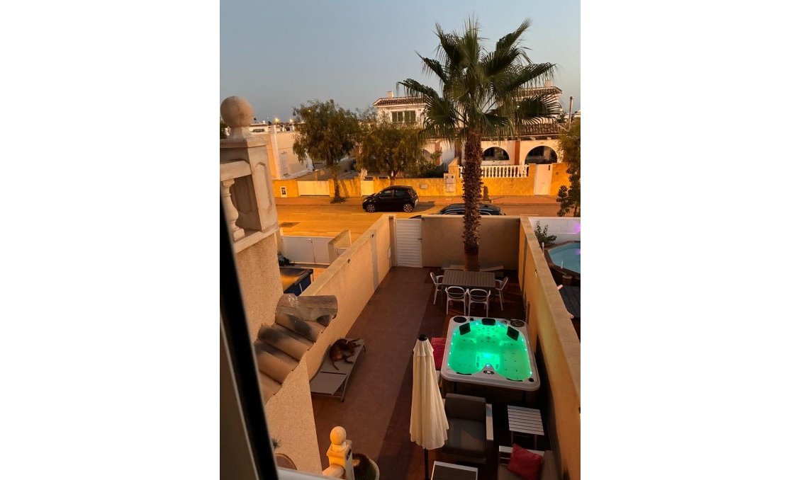 Resale - Town House -
Avileses - Jerónimo Y Avileses