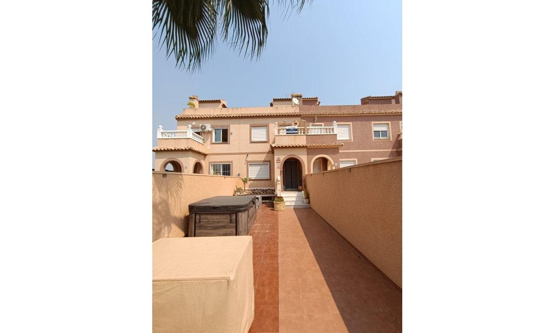 Resale - Town House -
Avileses - Jerónimo Y Avileses