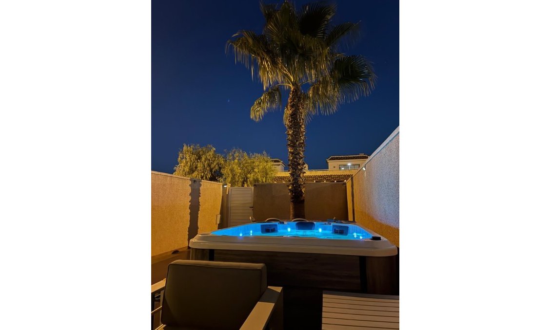 Resale - Town House -
Avileses - Jerónimo Y Avileses