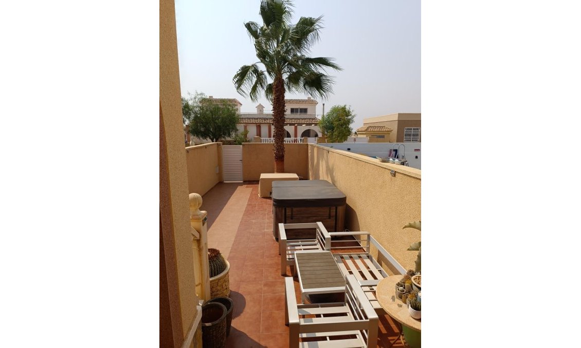 Resale - Town House -
Avileses - Jerónimo Y Avileses