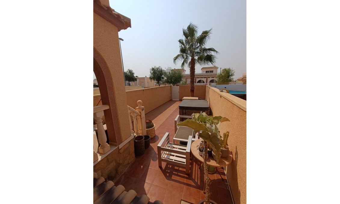 Resale - Town House -
Avileses - Jerónimo Y Avileses