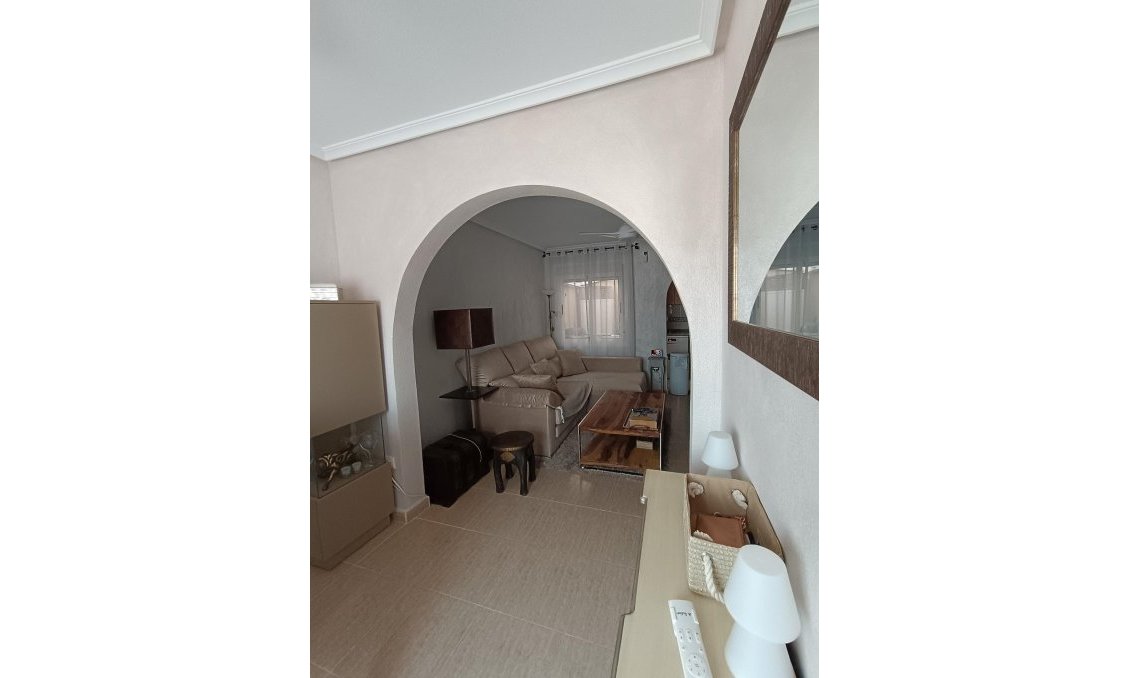 Resale - Town House -
Avileses - Jerónimo Y Avileses