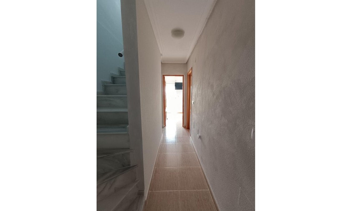 Resale - Town House -
Avileses - Jerónimo Y Avileses