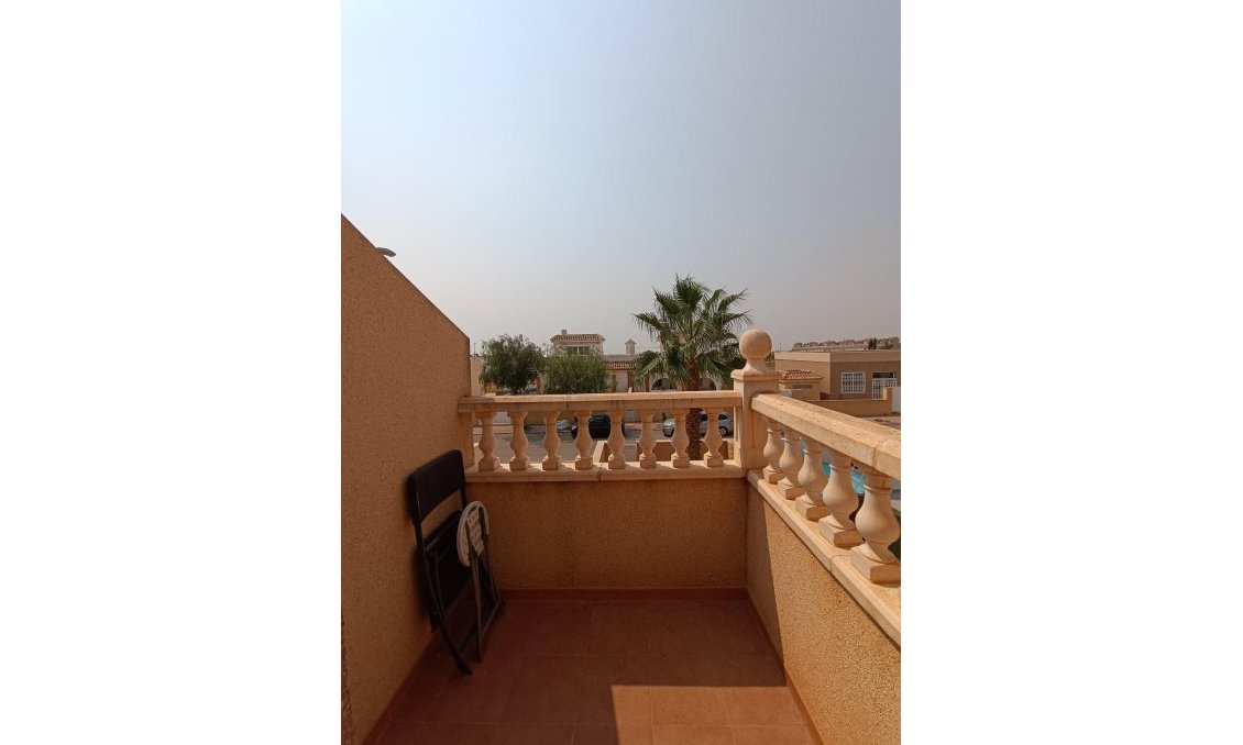 Resale - Town House -
Avileses - Jerónimo Y Avileses